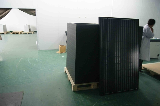 156.75mm 330w 340w Monosonnenkollektoren mit schwarzem Backsheet
